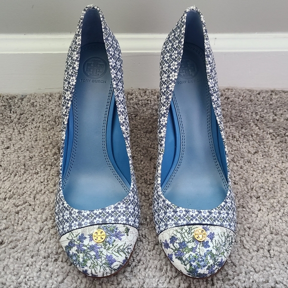 Tory Burch Blue Printed Canvas Ethel Pumps - Picture 2 of 12